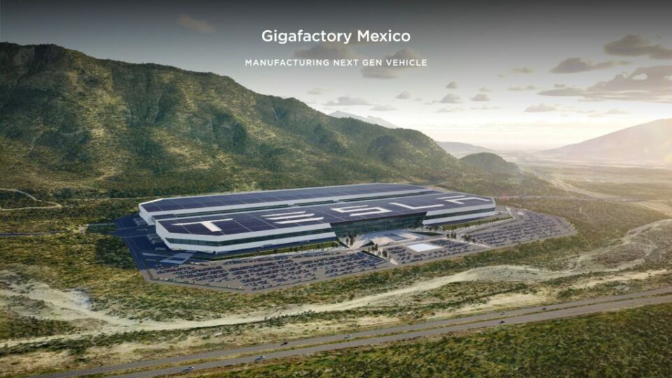 AMLO not worried about Tesla suspending construction of Mexican factory 