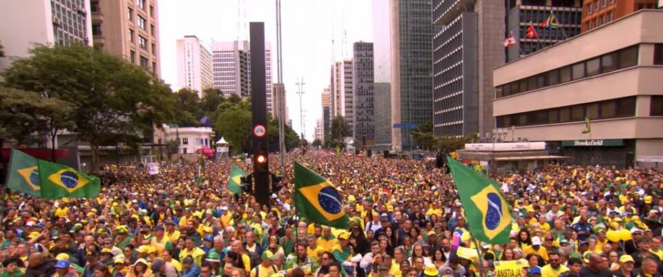 Jair Bolsonaro leads São Paulo rally calling for amnesty, signals 2026 presidential bid