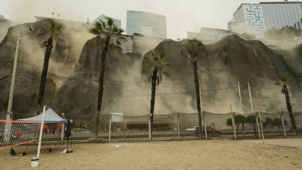 Peru hit by 6.1 magnitude earthquake 